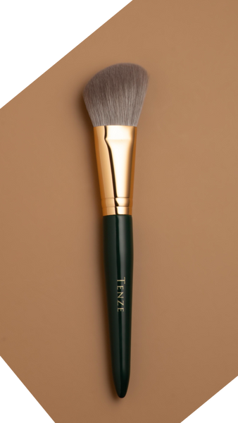 Скошенная кисть Tenze Contour brush  АП00104 фото