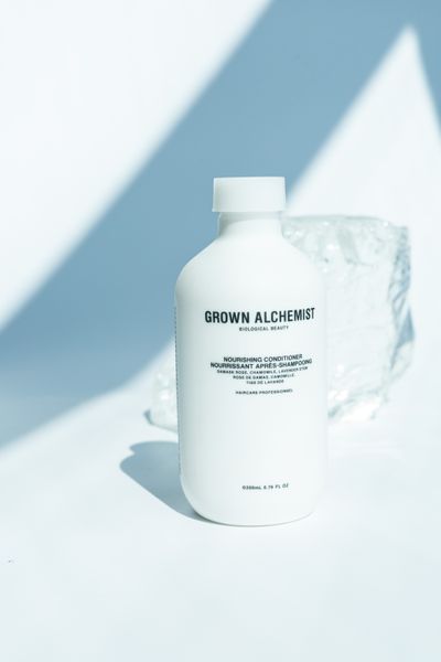 Кондиционер для питания волос 0.6 Дамасская Роза, Ромашка, Лаванда GROWN ALCHEMIST Nourishing Conditioner 0.6: Damask Rose, Chamomile, Lavender Stem GRA0214 фото