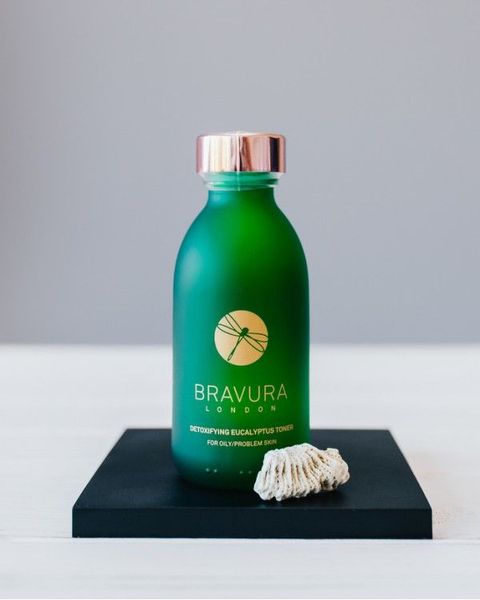 Евкаліптовий тонік з AHA/BHA кислотами і камфорою Bravura London Detoxifying Eucalyptus 15% AHA / BHA Toner  .000033 фото